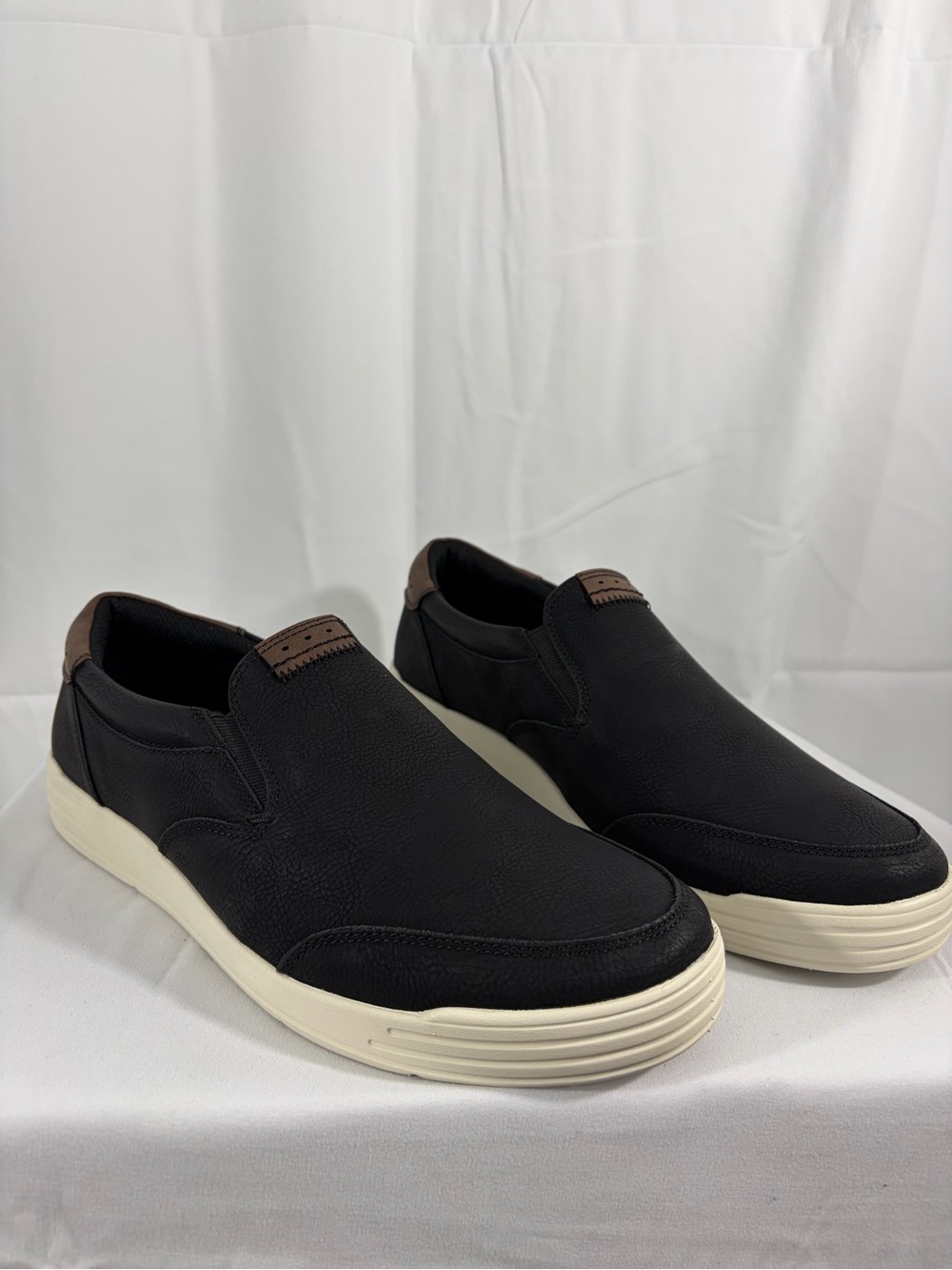 NWT Nunn Bush Men’s Size 10.5 Black Slip-On Loafers with Brown Accents